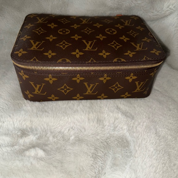 Louis Vuitton PM makeup case - Picture 2 of 9
